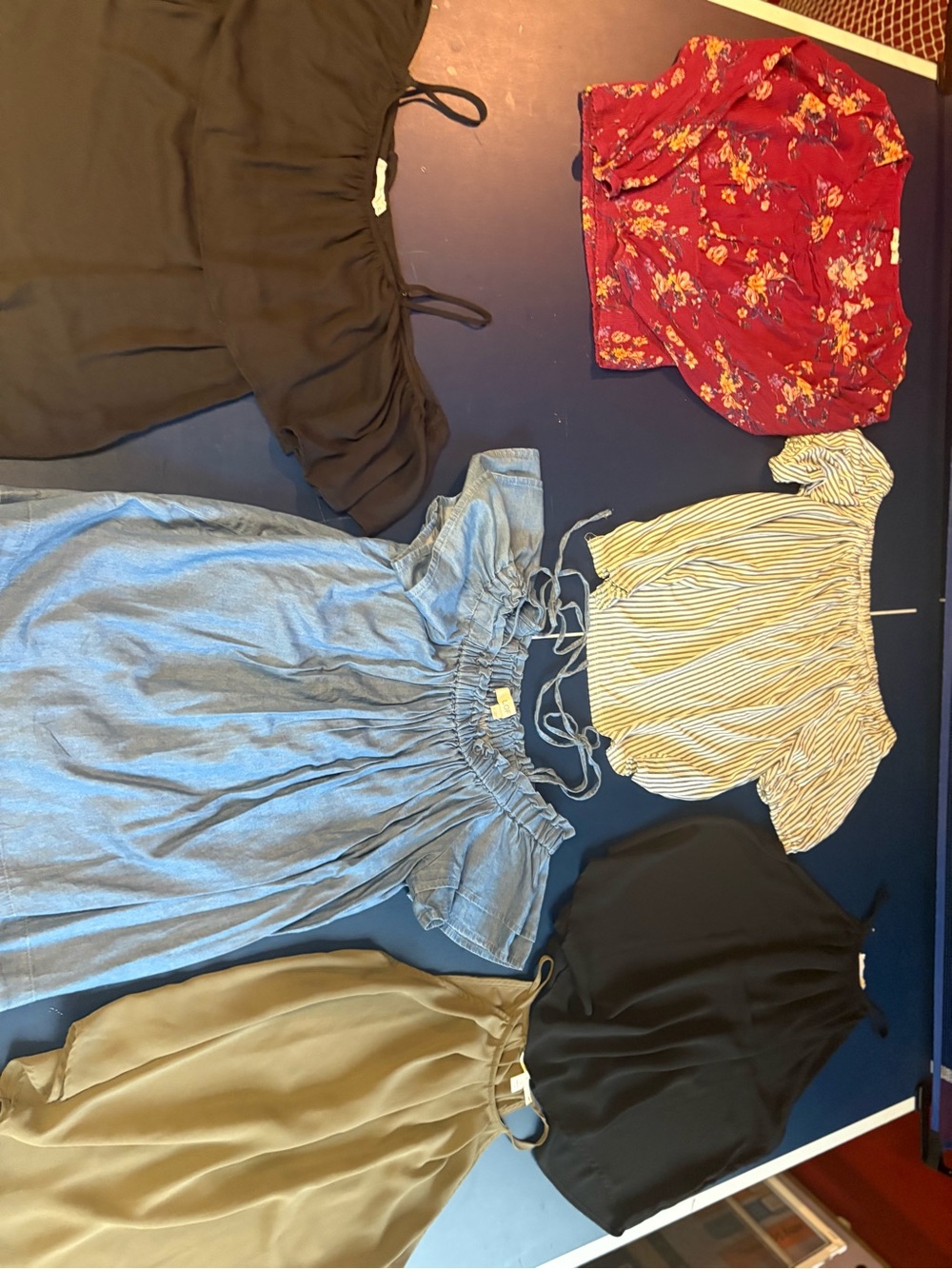 6 women’s size small tops